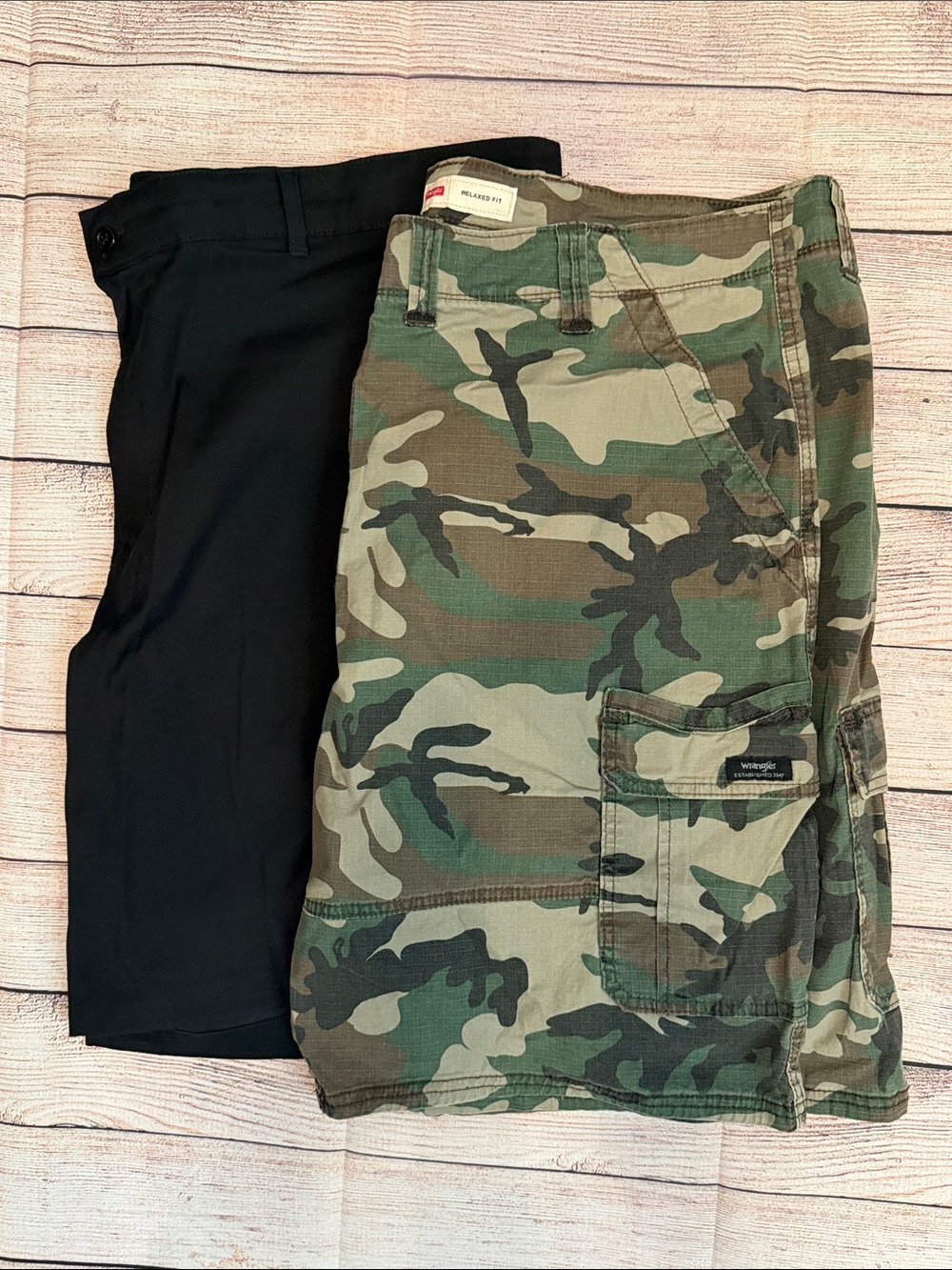 🏈🏈🏈BOGOHO🏈🏈🏈Men's Camo Cargo Shorts - Green Camo and Solid Black-44